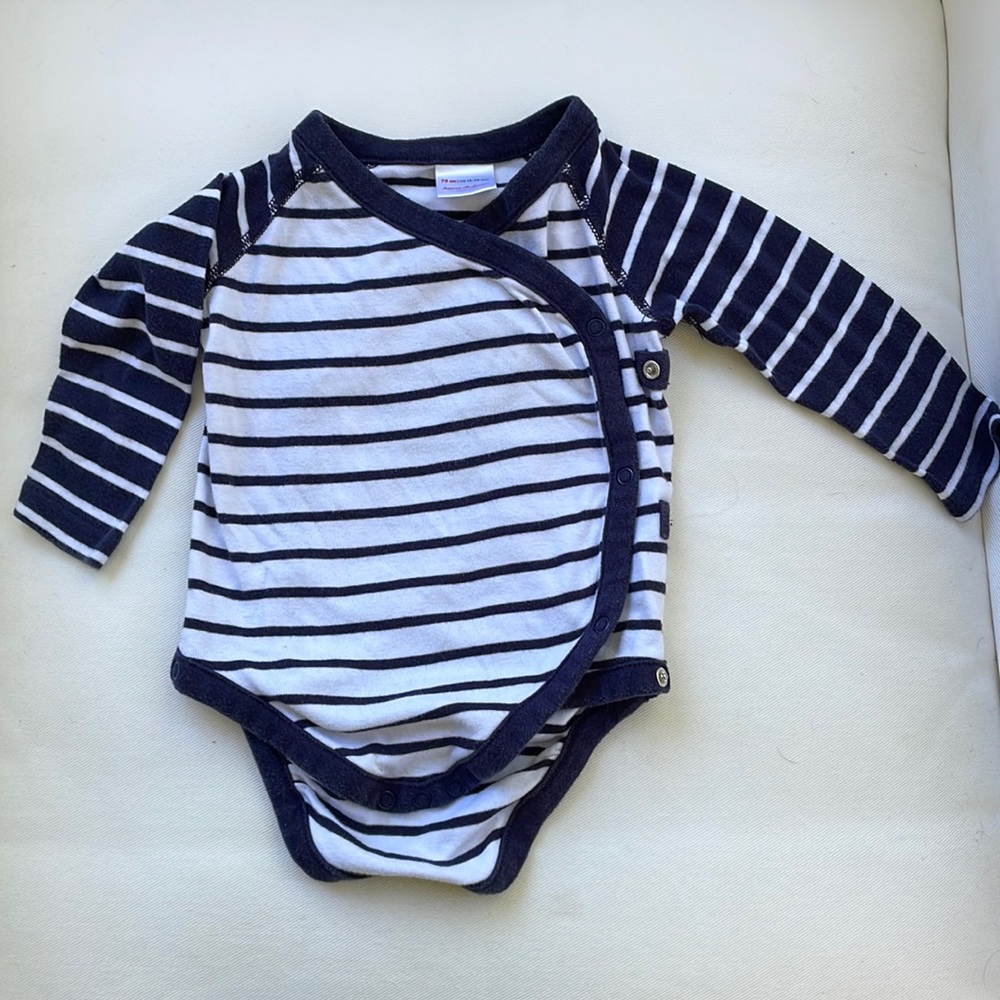 Hanna Andersson size 12-18 month onesie.